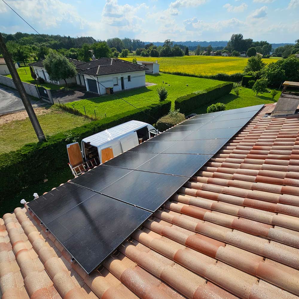 Installation de panneaux solaires Photovoltaïque Full Black à Coutras (33).