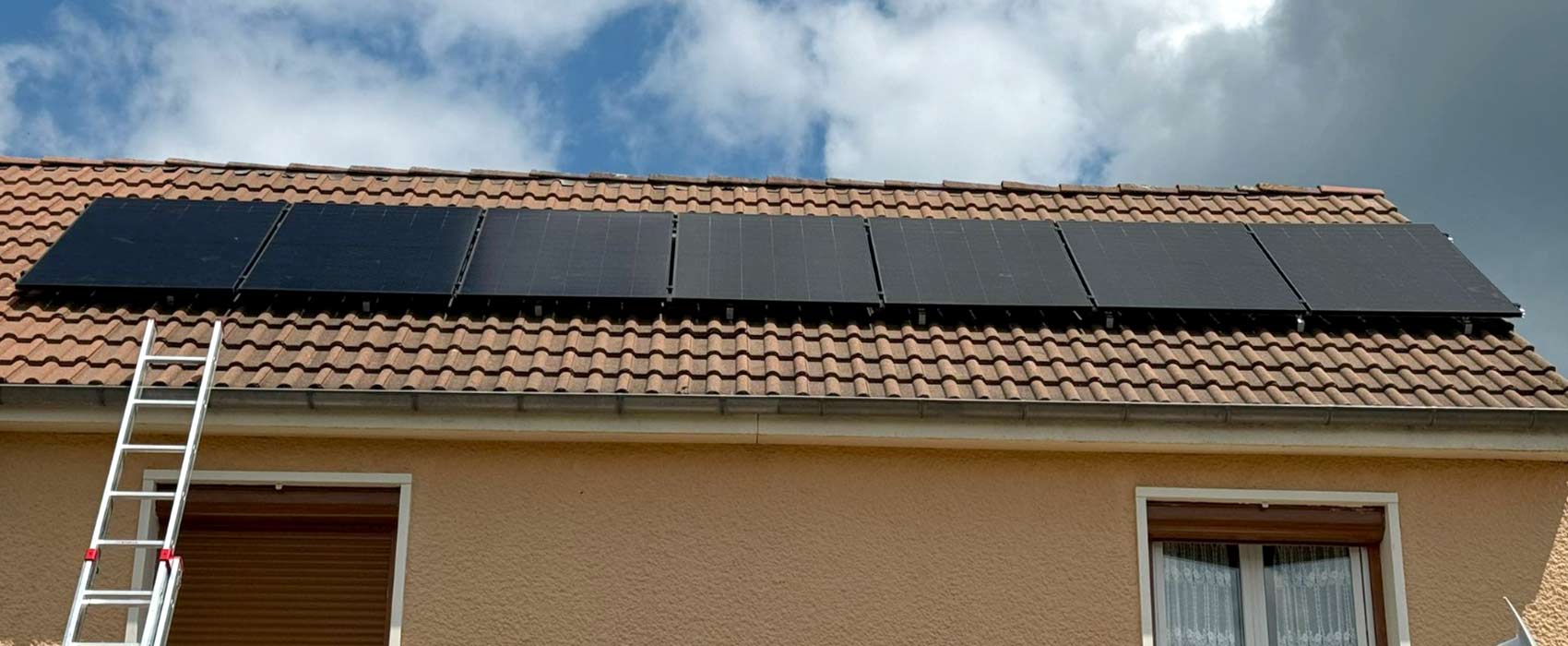 Installation à Cluny : panneaux solaires photovoltaïques  et pompe à chaleur.