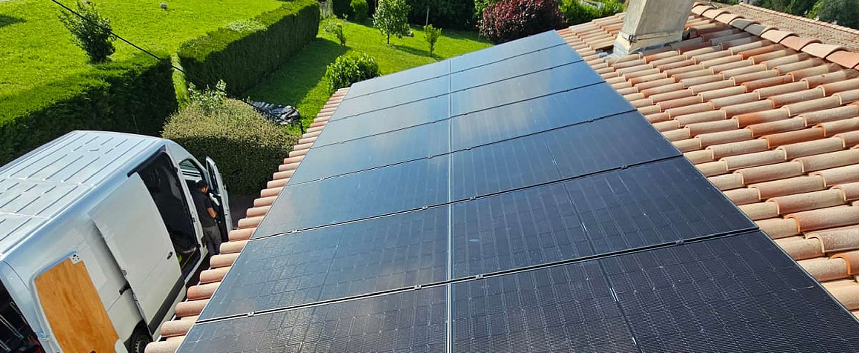 Installation à Coutras : panneaux solaires photovoltaïques et pompe à chaleur.