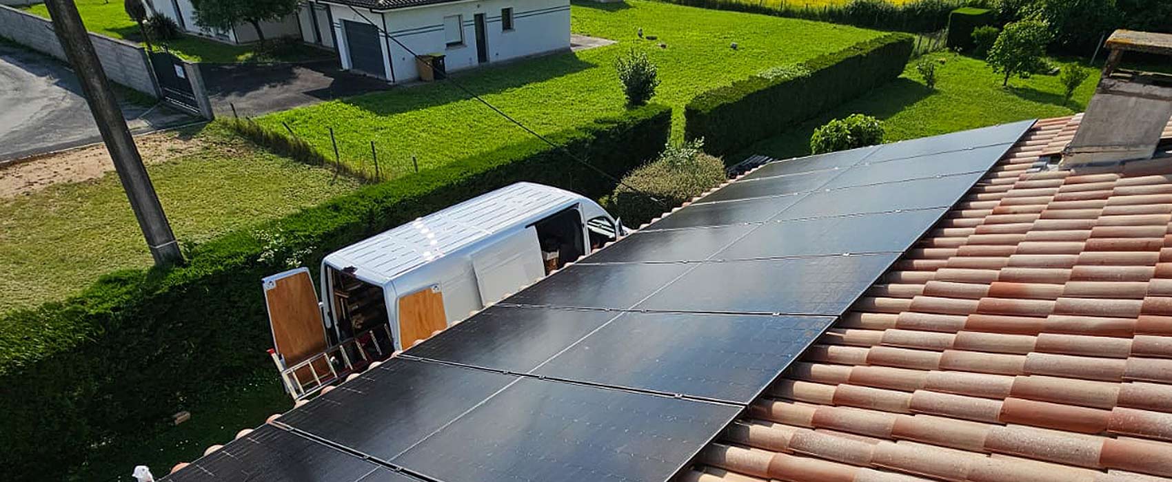 Installation à Coutras : panneaux solaires photovoltaïques et pompe à chaleur.